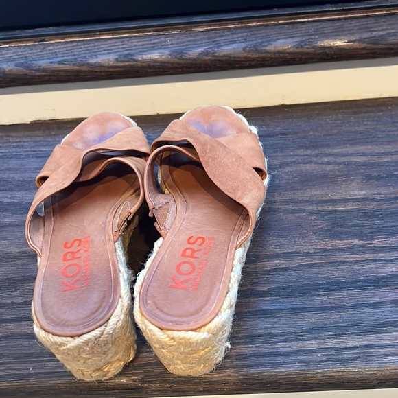 Michael Kors tan sandal size 6 - Picture 5 of 5